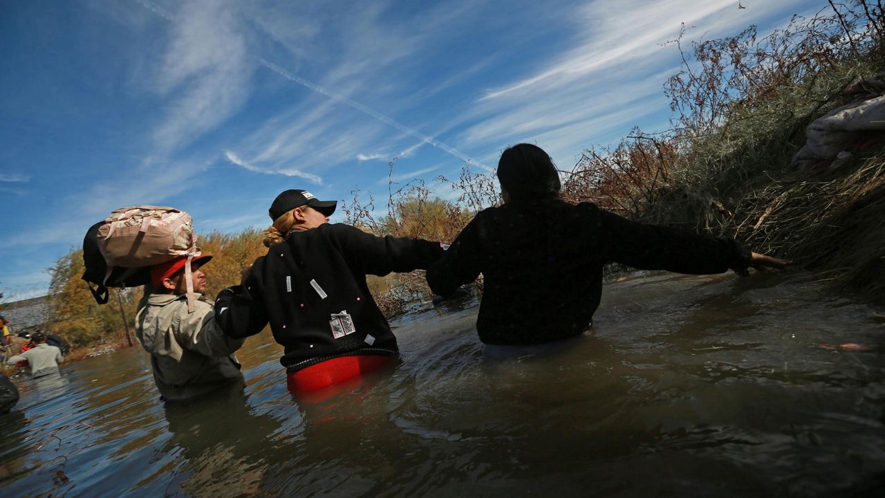 Nueva ley antimigrantes de Texas provoca miedo en México